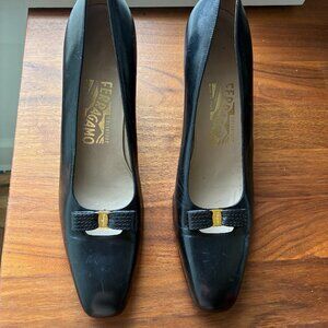 Salvatore Ferragamo Vara Black Leather Pumps – Size 10 AAAA